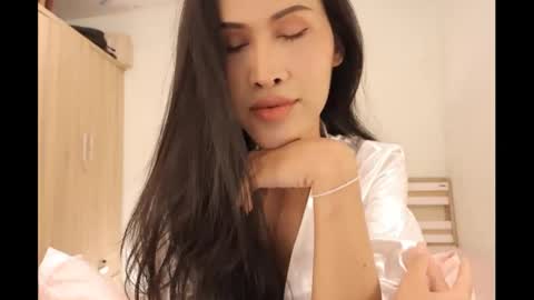 bee_thai online show from 12.20.24