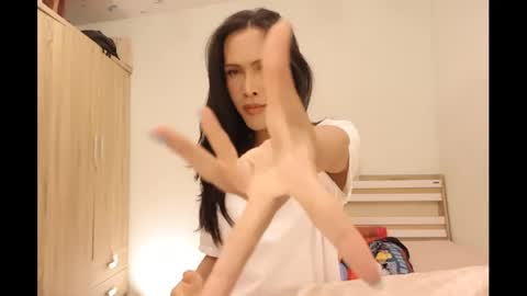 bee_thai online show from 02.14.25