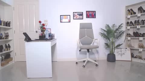 Bee if you ever see the girl who can take 12 inch all the way inside the ass try me online show from 02.17.25