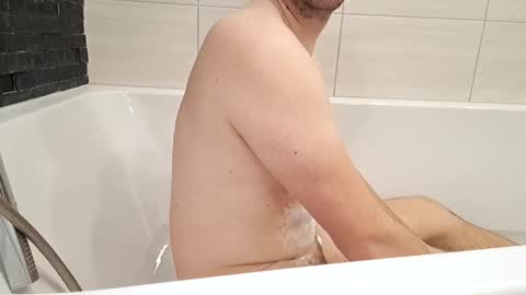 beenee3 online show from 02.17.25