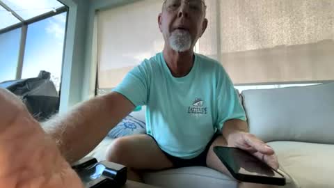 beezkneez63 online show from 07.12.26
