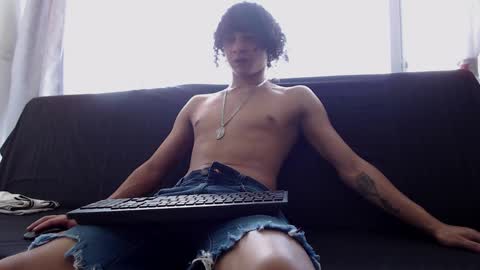 independent model online show from 01.19.25