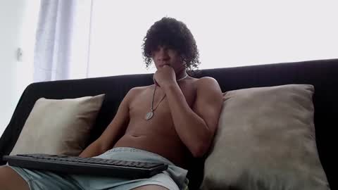 independent model online show from 02.02.25