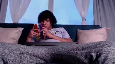 independent model online show from 02.12.25