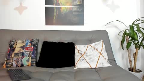 independent model online show from 02.28.25