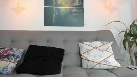 independent model online show from 03.11.25