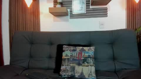 independent model online show from 10.03.25