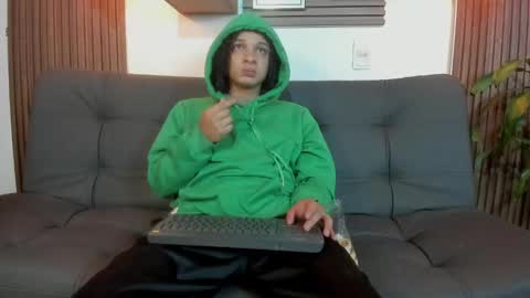 independent model online show from 10.04.25