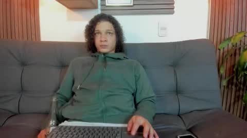 independent model online show from 10.06.25