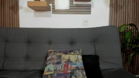 independent model online show from 10.19.25