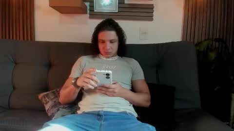 independent model online show from 10.19.25