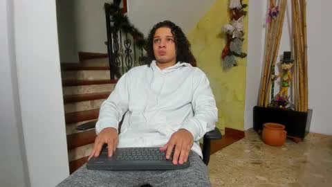 independent model online show from 11.18.25