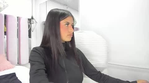 Snapshot of belinda_ws chatting on 12.10.24 Bella online show from 12.10.24