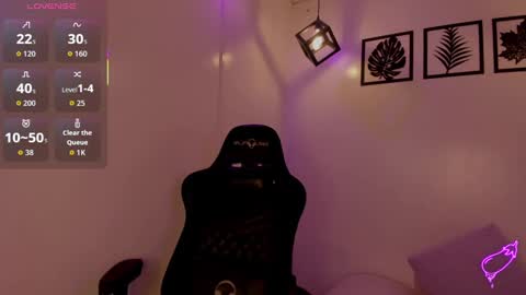 Snapshot of belinda_ws chatting on 09.14.25 Bella online show from 09.14.25