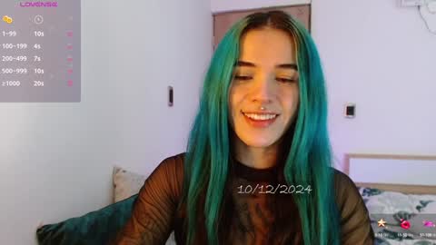 Snapshot of bell_art chatting on 12.10.24 online show from 12.10.24