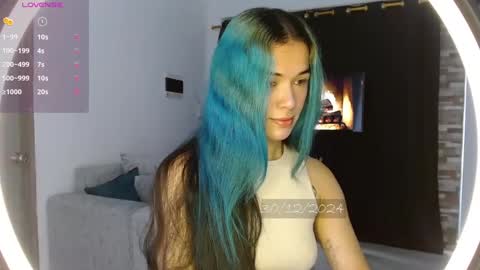 Snapshot of bell_art chatting on 12.30.24 online show from 12.30.24