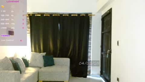 Snapshot of bell_art chatting on 02.04.25 online show from 02.04.25