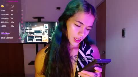 Snapshot of bell_art chatting on 03.06.25 online show from 03.06.25