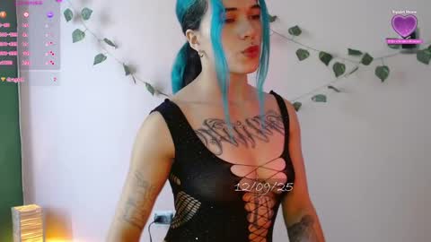 Snapshot of bell_art chatting on 09.12.25 online show from 09.12.25