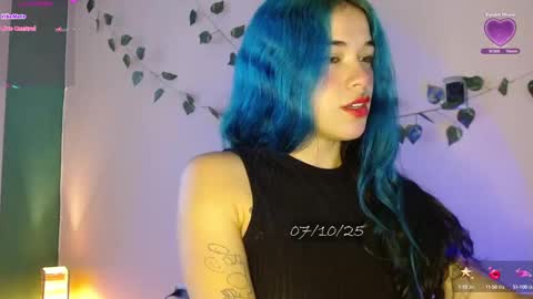 Snapshot of bell_art chatting on 10.07.25 online show from 10.07.25