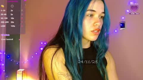 Snapshot of bell_art chatting on 11.24.25 online show from 11.24.25