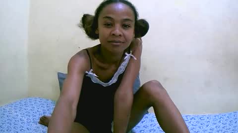 Snapshot of bella193999 chatting on 12.03.25 bella193999 online show from 12.03.25