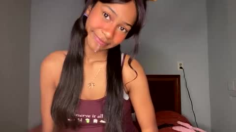 Snapshot of bella19sua chatting on 11.24.25 bella19sua online show from 11.24.25