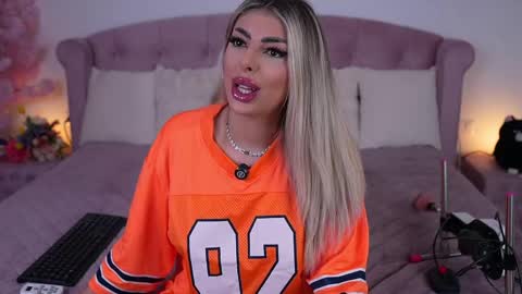 Snapshot of bella_blonda chatting on 04.06.26 Emma Bella online show from 04.06.26