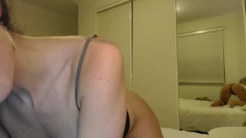 Snapshot of bella_bloom1 chatting on 10.03.25 Bella online show from 10.03.25