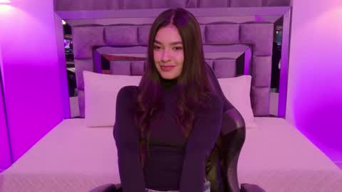 Bella  online show from 11.05.25