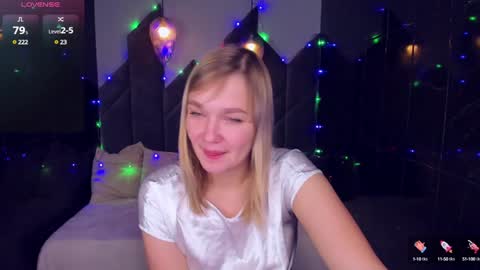 Snapshot of bella_cosmos chatting on 12.25.24 Bella online show from 12.25.24