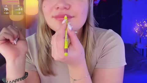 Snapshot of bella_cosmos chatting on 02.18.25 Bella online show from 02.18.25