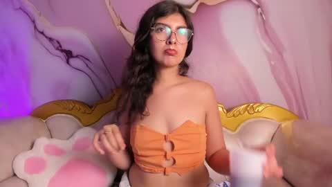 B  E  L  L  A  online show from 07.31.26