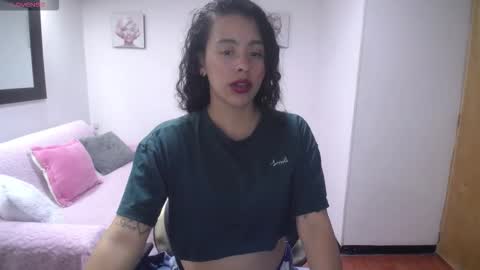 Snapshot of bella_flower_ chatting on 11.16.25 bella_flower_ online show from 11.16.25