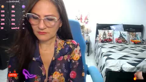 Snapshot of bella_ghisell chatting on 03.03.26 Bella online show from 03.03.26