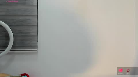 Laura online show from 11.11.25