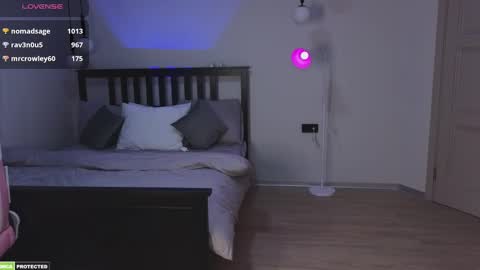 Snapshot of bella_hayes chatting on 03.11.25 Bella next stream December 2 at 9pm gmt online show from 03.11.25