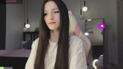 Snapshot of bella_hayes chatting on 09.09.25 Bella next stream December 2 at 9pm gmt online show from 09.09.25