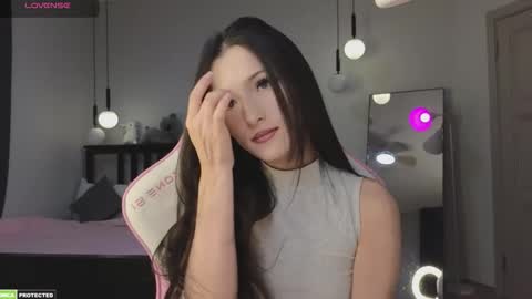 Snapshot of bella_hayes chatting on 10.14.25 Bella next stream December 2 at 9pm gmt online show from 10.14.25