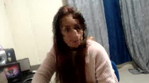 Snapshot of bella_luna34 chatting on 06.11.26 bella_luna34 online show from 06.11.26