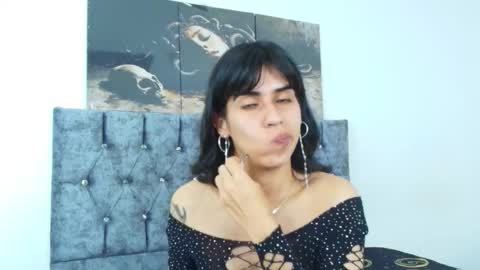 Snapshot of bella_poisonous chatting on 10.01.25 Bella online show from 10.01.25