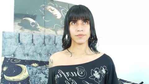 Snapshot of bella_poisonous chatting on 10.04.25 Bella online show from 10.04.25