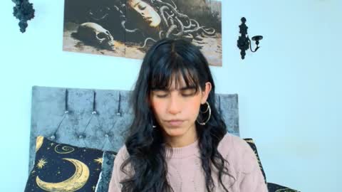 Snapshot of bella_poisonous chatting on 10.23.25 Bella online show from 10.23.25