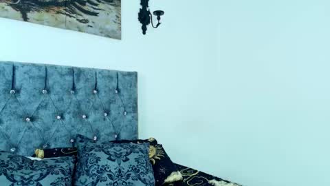 Snapshot of bella_poisonous chatting on 11.11.25 Bella online show from 11.11.25