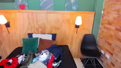 Snapshot of bella_riviera chatting on 10.13.25 Bella Riviera online show from 10.13.25