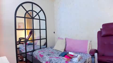 Snapshot of bella_riviera chatting on 10.22.25 Bella Riviera online show from 10.22.25