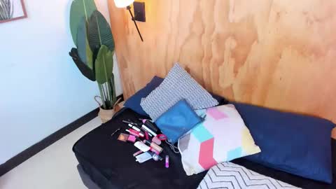 Snapshot of bella_riviera chatting on 11.25.25 Bella Riviera online show from 11.25.25