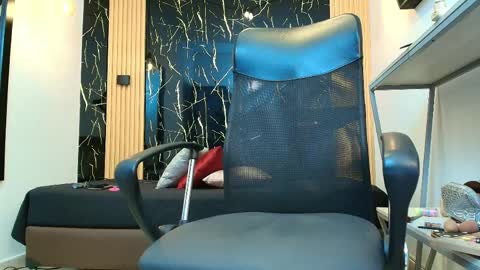     online show from 04.05.26