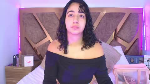 Bella Swwan  online show from 04.11.26
