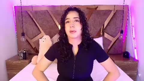 Snapshot of bella_swwan_ chatting on 06.21.26 Bella Swwan online show from 06.21.26